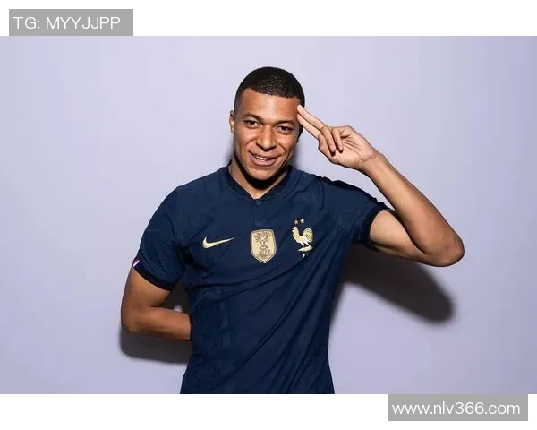 足球场上的魅力之星黑人球员帅哥风采尽显引领时尚潮流